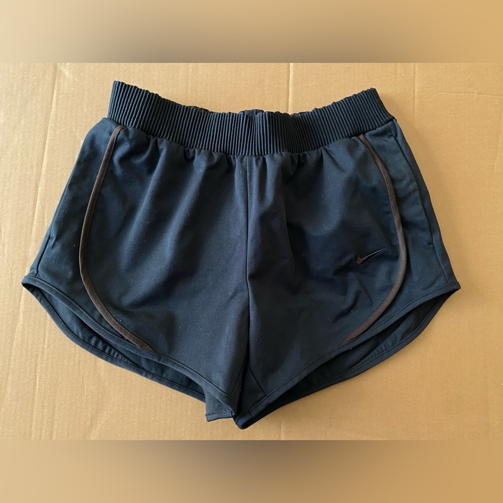 NEW! Nike standard fit mid rise 3” length Size-Small